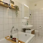 Apartamento *city, Naehe Hbf, Kingsizebetten, Fitnessecke* Duisburg