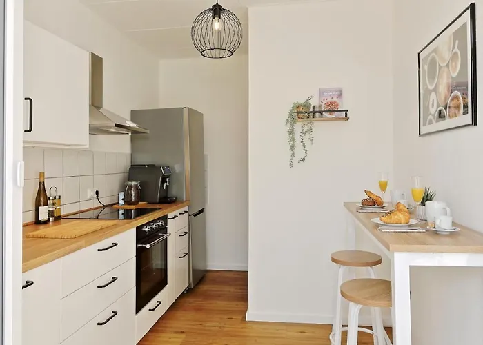 *city, Naehe Hbf, Kingsizebetten, Fitnessecke* *